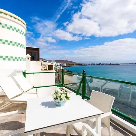 Sea Breeze Ocean View アパート