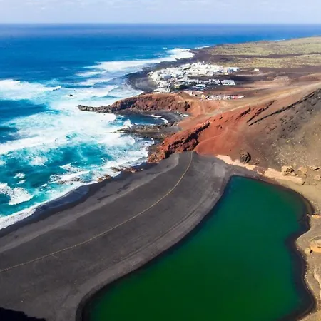 Sea Breeze Ocean View Apartment Playa Blanca (Lanzarote)